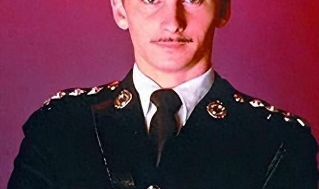 1988年他一张单程机票飞到香港，35年后以烧炭自尽的方式结束生命