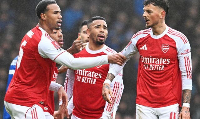 九游体育APP-9场不败！阿森纳4-1逆转英冠队进足总杯32强 马丁内利戴帽+中柱