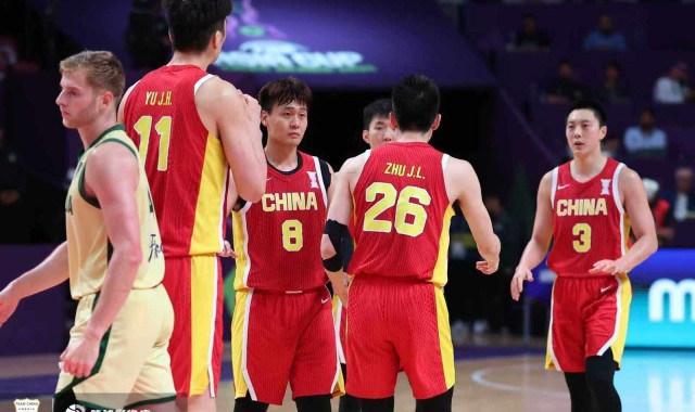 赵睿：目前的中国男篮离奥运会还有一定的距离 基本功等都需要练