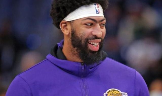 九游体育平台-浓眉明确湖人新赛季定位 认为韦少需要增加侵略性