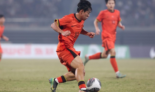 董路：邝兆镭在西班牙拿不到参赛证，将回国加盟深圳新鹏城